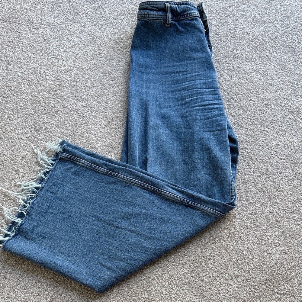 Zara Frayed Hem Blue Jeans